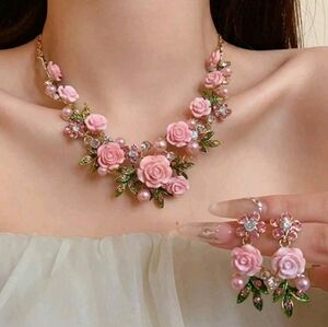 BRAND NEW ** Floral Pink Necklace and Earring Set